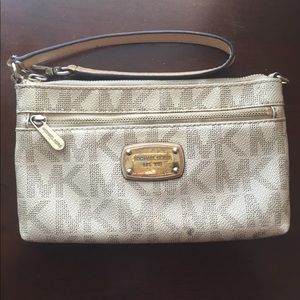 Michael kors Wristlet